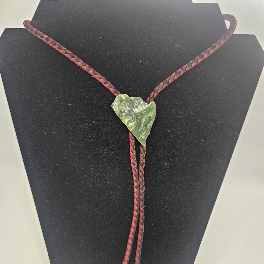 Vintage Wyoming Apple Jade Bolo Tie
